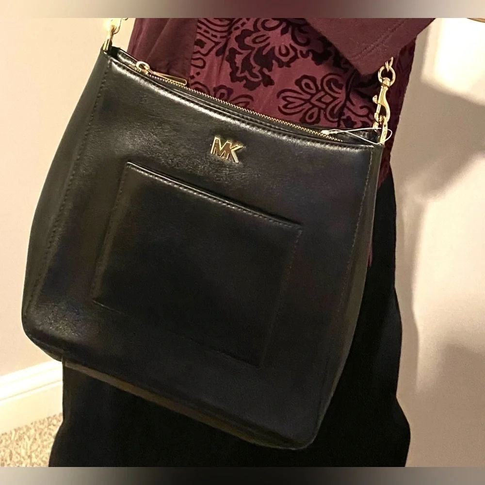 MICHAEL KORS Gloria Soft Leather Front Pocket Black Crossbody - Picture 17 of 17